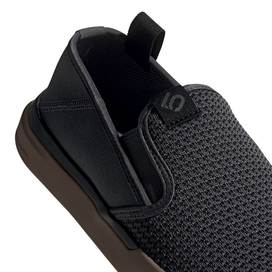 sleuth slip on