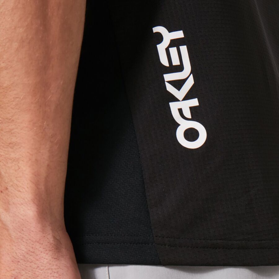 oakley cascade trail tee