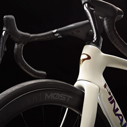 Pinarello - F7 Ultegra Di2 Ultrafast 45 Carbon Wheel Road Bike
