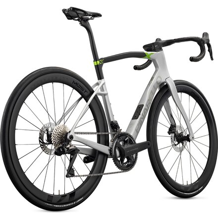 Pinarello - X7 Ultegra Di2 Carbon Wheel Road Bike