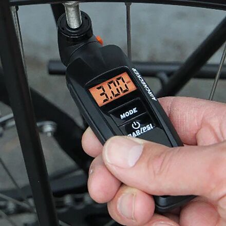 SKS - Airchecker Digital Gauge/Pressure Regulator