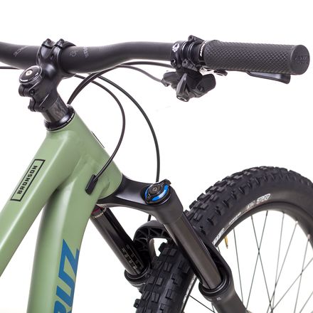 Santa Cruz Bicycles - Bronson 27.5+ R Mountain Bike