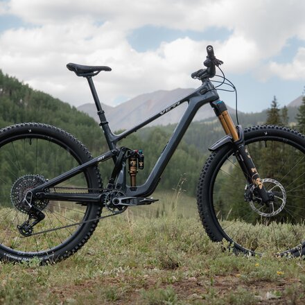 Yeti Cycles - MT XT Di2 Carbon Wheel Mountain Bike