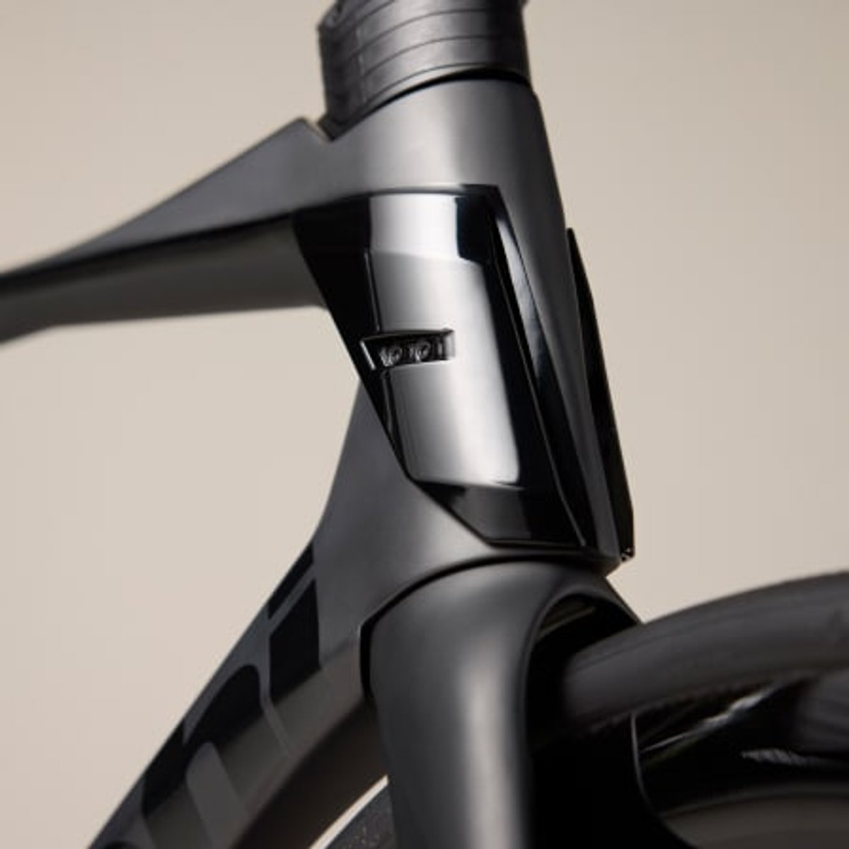 Crazy cray air deflectors of the headtube.