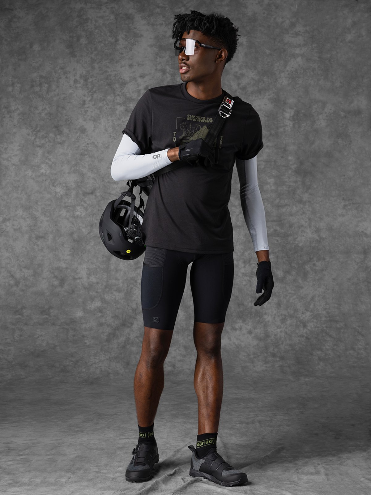 Men’s gravel MixFits kit #1 with a rider standing in the kit with hand on the sling bag.