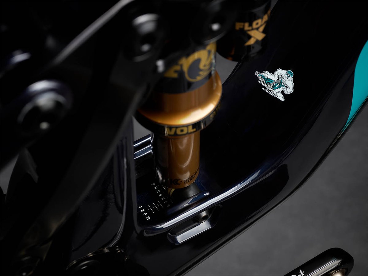 Overhead detail of the Yeti MT shock mount showing the "Progression" leverage-rate adjustment scale and the Yeti character badge.