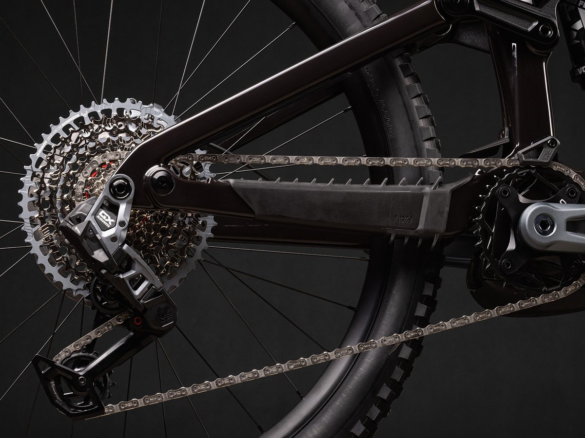 Detail shot of the drivetrain on the Santa Cruz Bullit.
