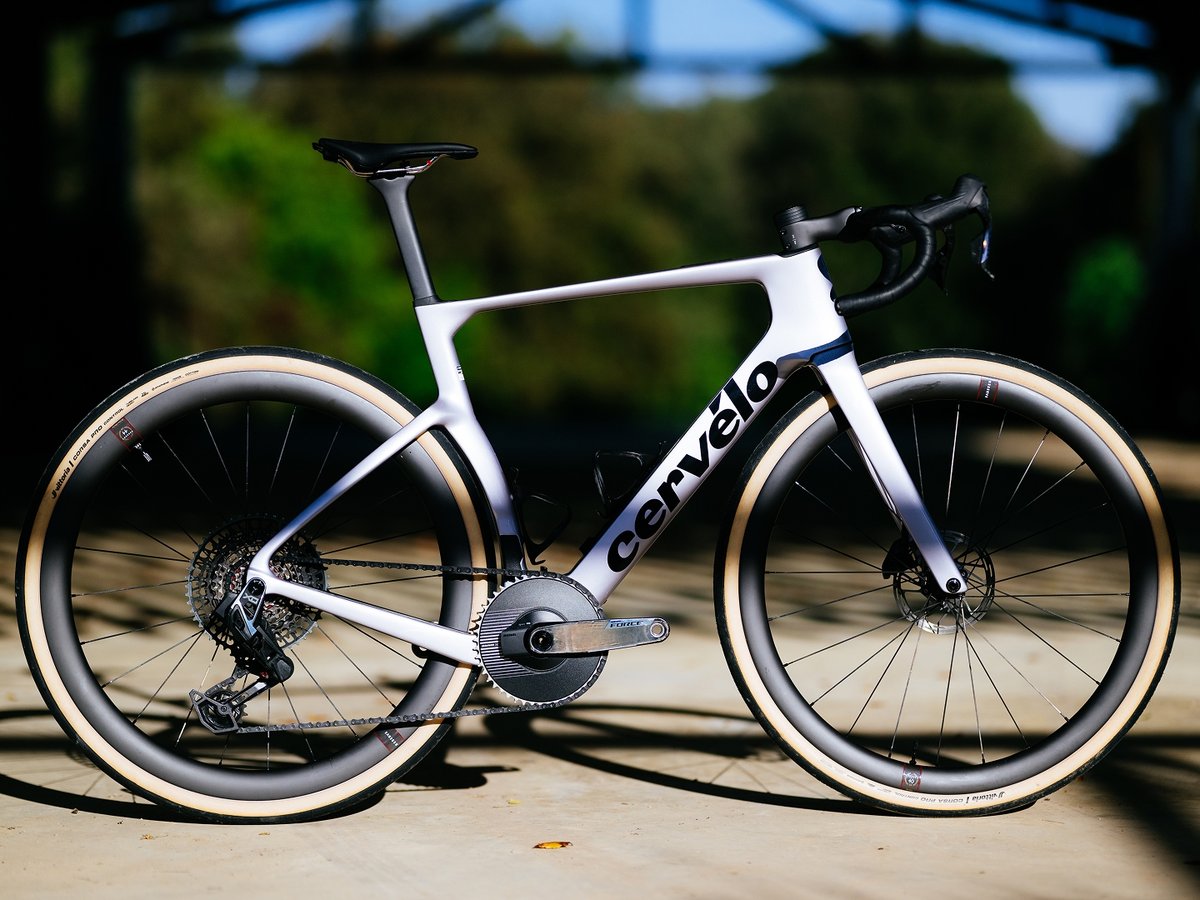 The Aspero 5’s crisp design contrasting against a blurred landscape.