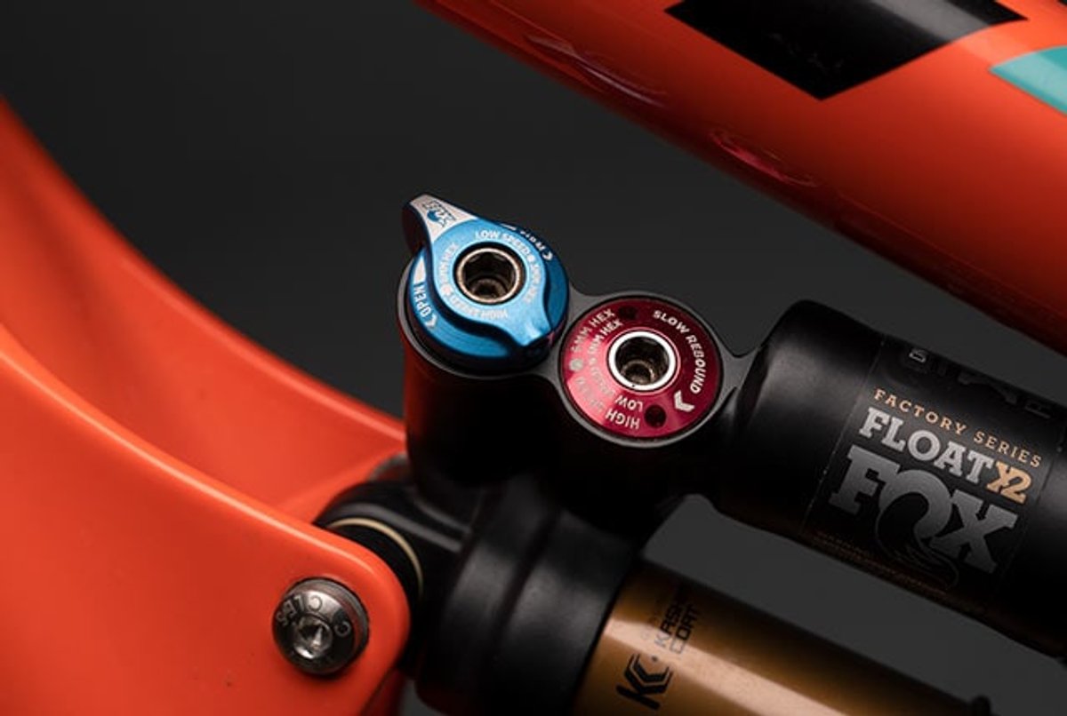 CC18_0392_Suspension14