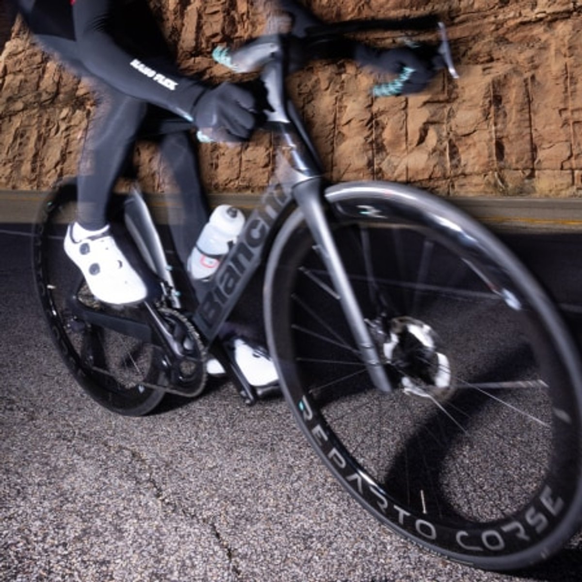 Oltre Pro zooming by.